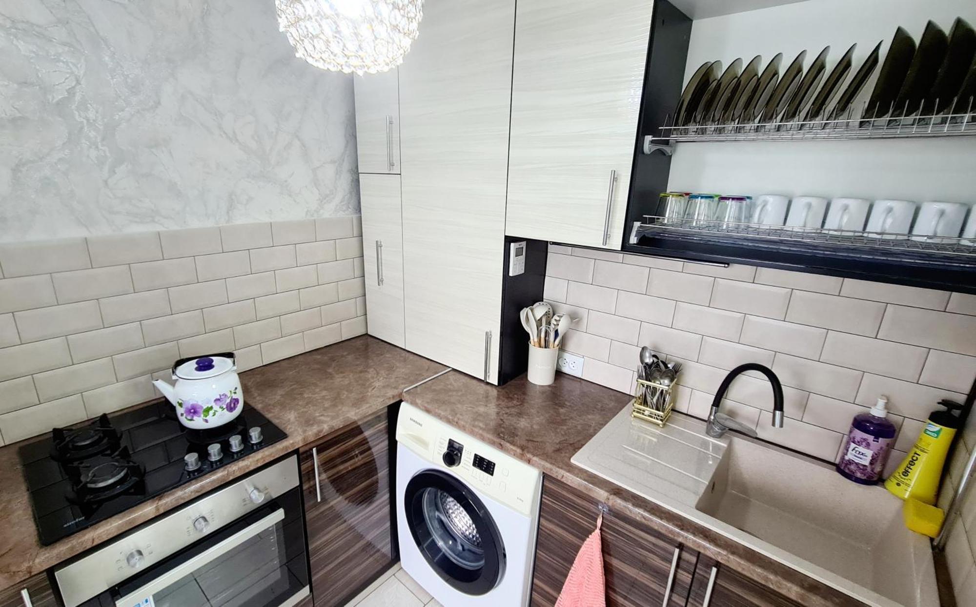 Apartment 3х-ком люкс пр б момышулы 4 в центре шымкента - 4й этаж лифта нет извините *